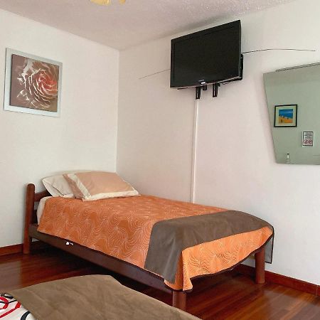 Bed And Breakfast La Uvilla Quito Exterior photo