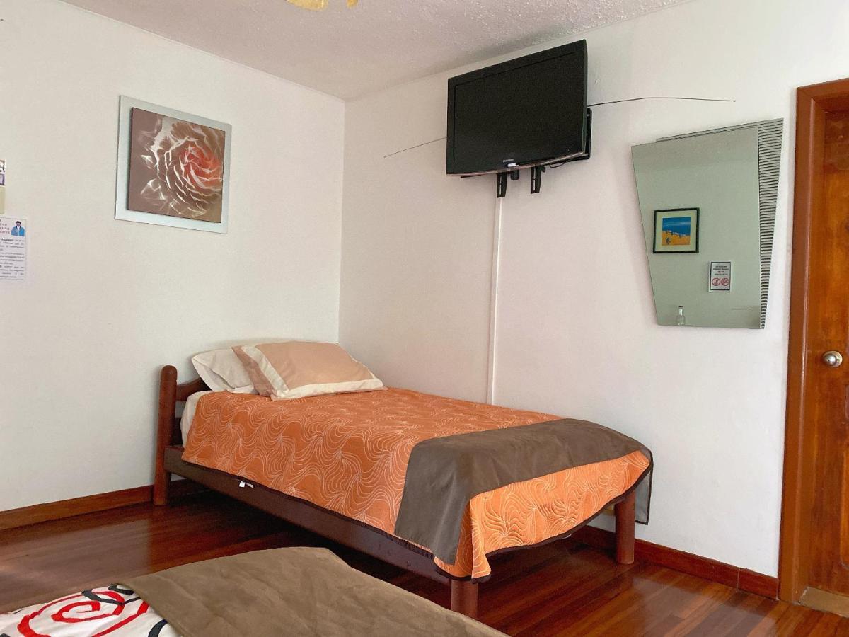Bed And Breakfast La Uvilla Quito Exterior photo