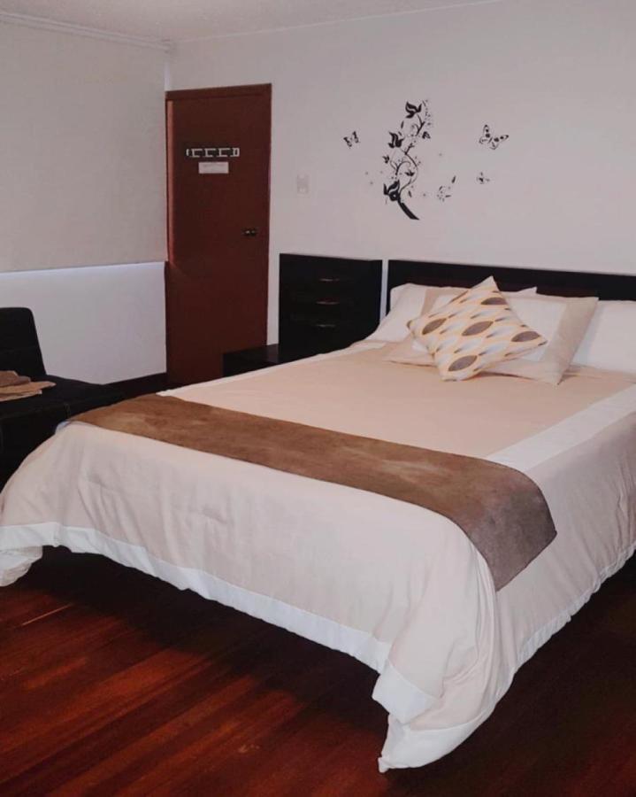 Bed And Breakfast La Uvilla Quito Exterior photo