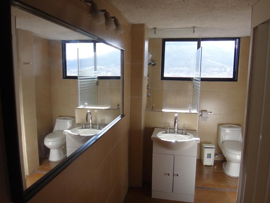 Bed And Breakfast La Uvilla Quito Room photo