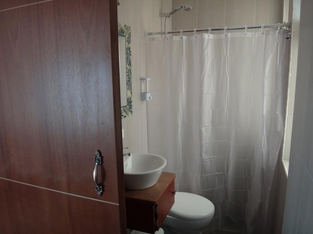 Bed And Breakfast La Uvilla Quito Room photo