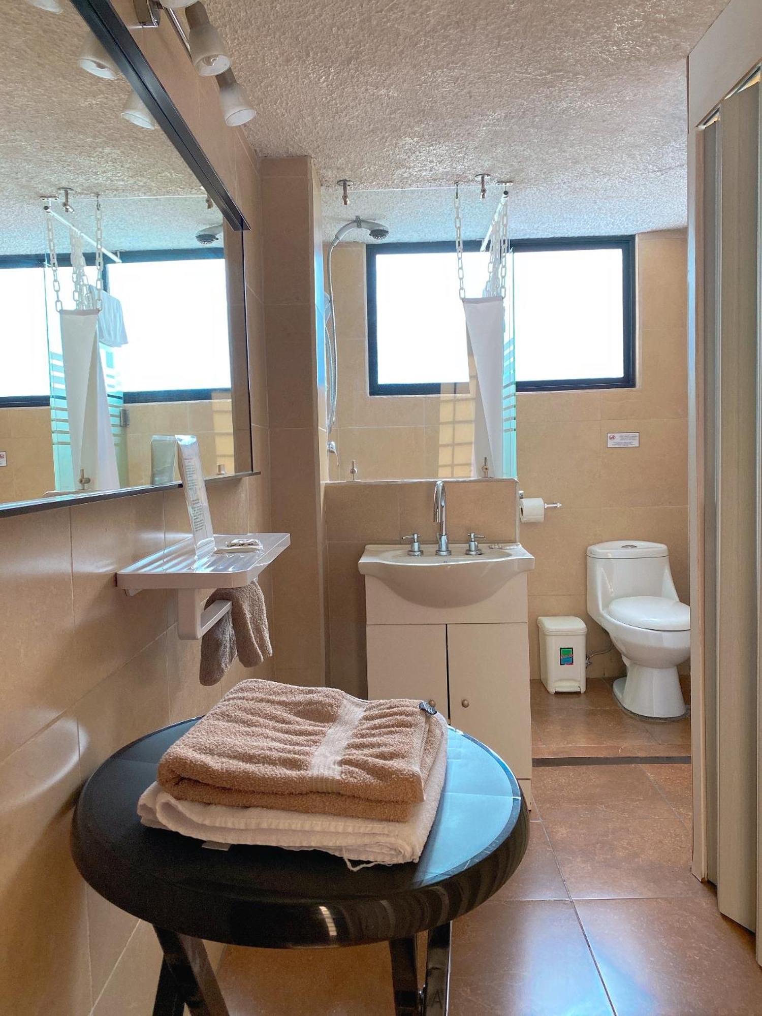 Bed And Breakfast La Uvilla Quito Room photo