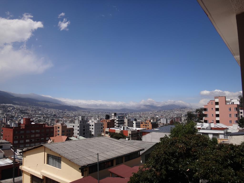 Bed And Breakfast La Uvilla Quito Room photo
